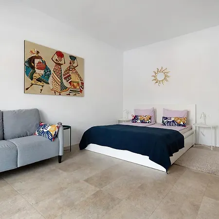 Fantastico 2 Апартаменты *